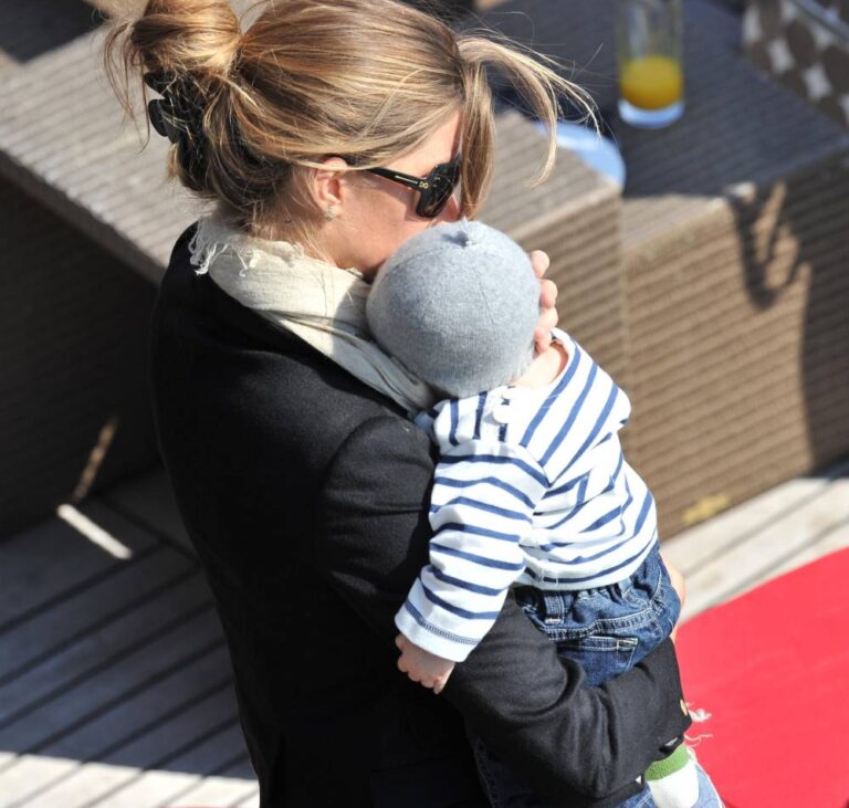 gisele bÜndchen, tom brady und sohn benjamin machen eine bootsfahrt in paris