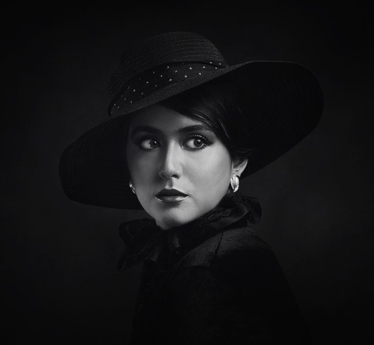 cati ani are monica tatoiu